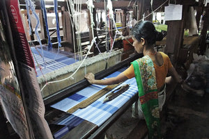 Indian Textile Adventure #2: Impromptu Tour of Weaver Cooperative